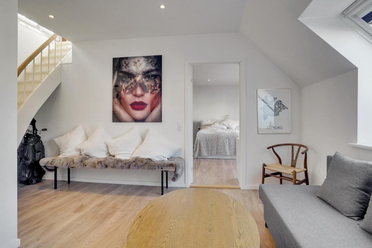 Bath Tub Penthouse In The City Aalborg Extérieur photo
